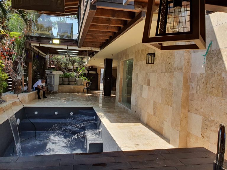 עיצוב פנימי שמוסיף יוקרה לבריכה